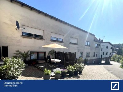 Familienfreundliches Zweifamilienhaus mit Kamin, Garten und besonderem Freizeitbereich