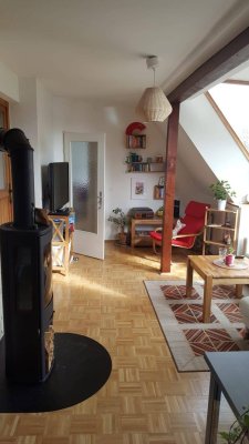 Helle Dachgeschoß-Wohnung (3 Zimmer) mit Balkon und kinderfreundlichem Gemeinschaftsgarten (Provisionsfrei!)