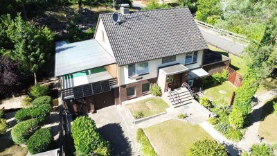 Solides Einfamilienhaus mit Einliegerwohnung in exponierter Wald Lage, mit Erweiterungspotenzial.