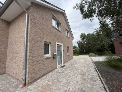 Neuwertige, ruhig gelegene DHH in Großenkneten.
