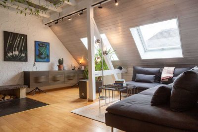 Lichtdurchflutete Dachgeschosswohnung in ruhiger Stadtlage, offenem Kamin