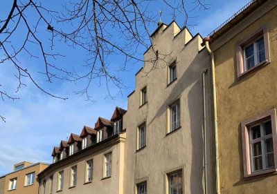 Charmante 3-Zimmer-Dachgeschosswohnung mit Blick auf die Alte Universität & Domtürme – WG-geeignet