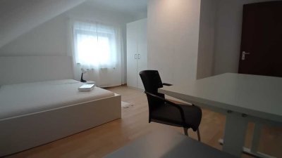 Erstbezug: Möbliertes Zimmer (2) in heller 3-Zimmer DG-Wohnung