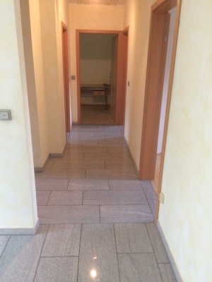 Schöne Wohnung im Einfamilienhaus mit vier Zimmern in Ansbach, Brodswinden
