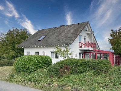 Modernes Wohnen, offenes Raumkonzept, Galerie, Wintergarten, Saunahaus und Doppelgarage