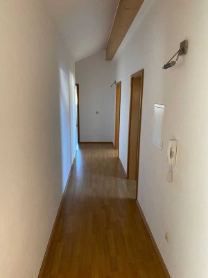 Großzügige Dachgeschoss Wohnung im Herzen von Hohenbrunn