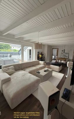 Helle 2 Zimmer DG-Wohnung mit Loggia und Einbau Küche