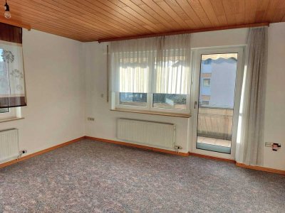 Attraktive 4-Zimmer-Wohnung mit Balkon und EBK in Langenau
