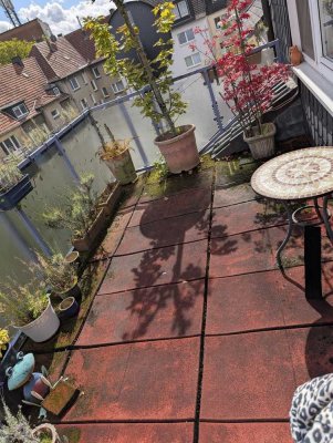 3,5 Raum Holsterhausen, ruhig, zentral, großer Dachbalkon, Bad: Wanne + Dusche, Echtholzparkett,