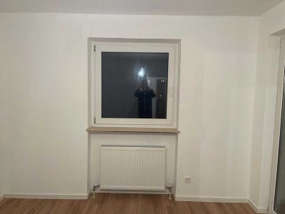Frisch sanierte, gut geschnittene 2,5-Zimmer-Wohnung in gepflegter Wohnanlage in Me