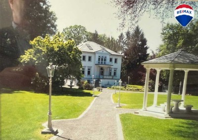 Historisches Anwesen mit Parkanlage, Indoorpool & Kapelle in Löhne