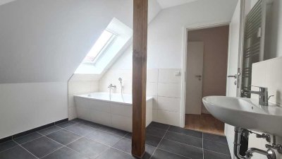 Erstbezug im Juli, 98 m² 4-Zi, 2xBalkon, Gast-WC, 20 m² Keller