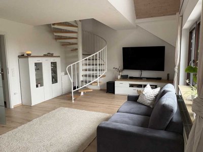 Großzügige, modernisierte 4 Zimmer Maisonette-Wohnung in Randlage