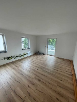 Schöne 3-Zimmer-Maisonette-Wohnung mit gehobener Innenausstattung mit EBK in Kienberg