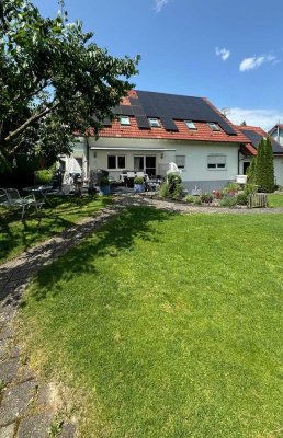 Ideal für Paare mit hohem Anspruch an Wohnkomfort: Barrierearme EG-Whg mit Gartenanteil in Eggingen