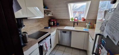 Zentral in Pfullingen. Gepflegte, ruhige 4-Zimmer-DG-Wohnung mit Dachterrasse und Einbauküche