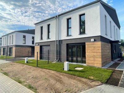 170qm Neubau Doppelhaushälfte zur Miete in Fredersdorf-Vogelsdorf, mit PV-Anlage, Stellplatz