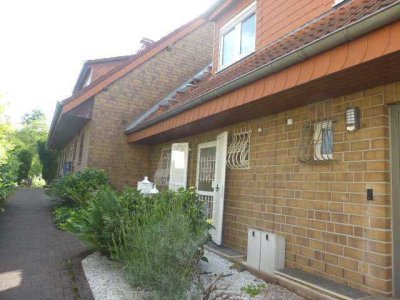 Hüttengesäß, ruh. gute Ortsrandlage, 1-Fam.-Haus, RMH, Garten, 2 Stellplätze