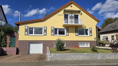 Sehr gepflegtes EFH mit Garten und 2 Garagen in ruhiger Top-Lage