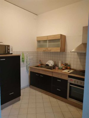 Großzügige möblierte 1-Zimmer mit Laminat und Balkon in Toplage an Wald und Klinik!