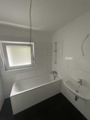 Renoviertet 3-Zimmer-Wohnung mit Balkon in MG  Bonnenbroich - Geneicken