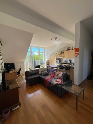 Gemütliche 2-Zimmer-Dachgeschosswohnung mit Balkon und  Einbauküche zu vermieten