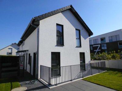 Erstbezug mit gehobener Ausstattung auf drei Etagen mit Garten