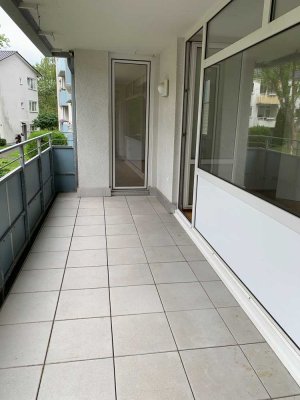 Helle, freundliche 3 ZKB-Wohnung mit Balkon