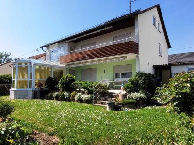 ***PROVISIONSFREI*** - "Mehr-Generationen-Haus" mit Wintergarten und zwei Garagen!