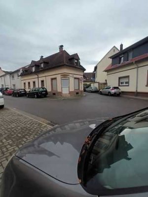 ATTRAKTIVE 2 ZKB-EG-WHG. MIT GROSSER WOHNKÜCHE, AN BERUFSTÄTIGES PAAR, WG-GEEIGNET