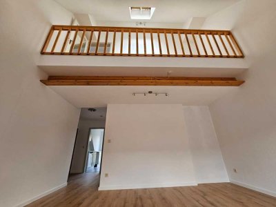 Helle Maisonette Wohnung mit Galerie und Balkon im Östlichen