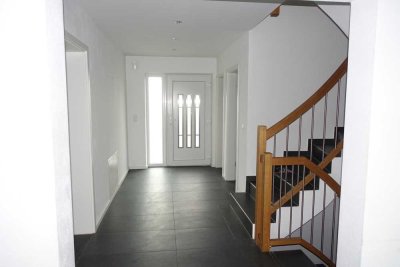 DHH mit gehobener Ausstattung in Griesstätt, mit Carport und 2 Stellplätzen