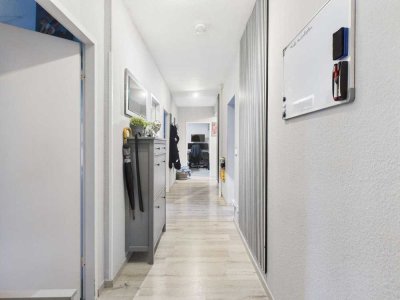 Schöne 5-Zimmer Wohnung mit Balkon in schöner grüner und familienfreundlicher Wohnanlage