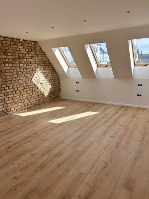 Erstbezug nach Sanierung mit Einbauküche: attraktives Haus mit fünf Zimmern in Karlsruhe