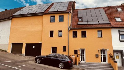 Liebevoll renoviertes Reihenmittelhaus inkl. Scheune