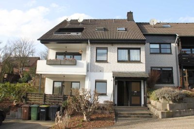 Schöne, ruhiggelegene 2,5-Raum-DG-Wohnung, Balkon mit freiem Blick in Lindlar