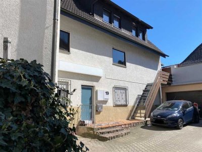 NEU* Kostengünstige 3 ZKB-Wohnung / Büro (EG) mit Stellplatz in zentraler Lage von Malsch!