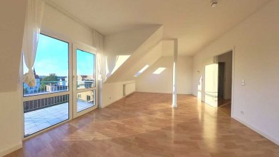 helle 2-Raum Wohnung (EBK , Balkon, Stellplatz, Keller)