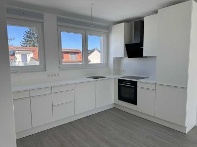 3-Zimmer-Wohntraum mit Balkon, bodentiefen Fenstern und hochwertiger Einbauküche. Erstbezug!