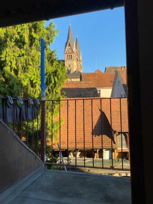 Stilvolle 2-Raum-DG-Wohnung mit Balkon und EBK in Heppenheim