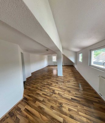 Geräumige 5,5-Zimmer-Maisonettewohnung mit tollem Ausblick in Lomersheim, Mühlackerstraße 22.