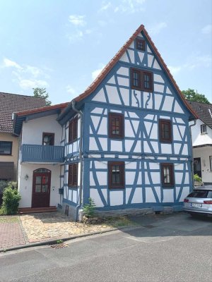 GEMÜTLICH + CHARMANT: Platzwunder in schöner Lage von Friedrichsdorf