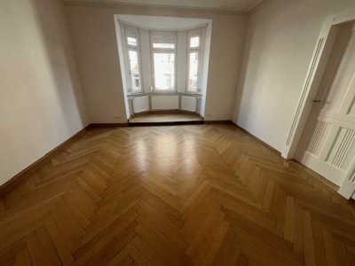 Stuttgart-West: Renovierte 4-Zimmer Wohnung mit Balkon