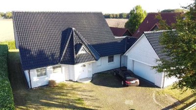 Einfamilienhaus mit 8 Zimmern und Garage in Kutenholz