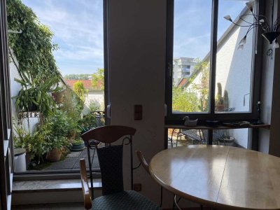 Charmante kleine Dachterrassen-Wohnung: zentral, naturnah mit idealer Infrastruktur