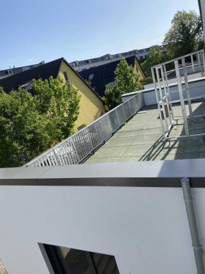 Neubauerstbezug, Stilvolle, geräumige 2-Zimmer-Wohnung mit großer Dachterasse in Köln