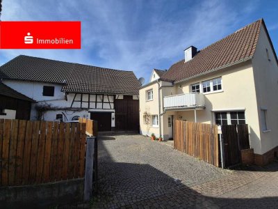 Hofanwesen mit Potenzial – vermietetes Haus + Scheune und Ausbaureserve