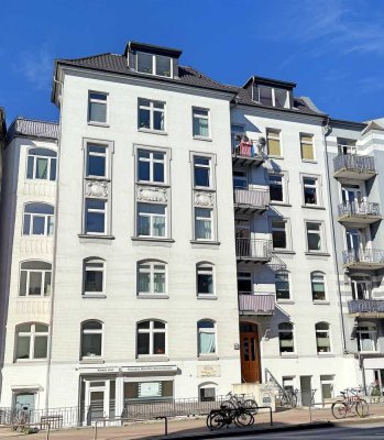 WINTERHUDE:   Wohnen & Arbeiten   •  Atelier  •  Seminar  •  Büro