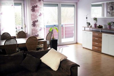 3 Zi., Einb.-Küche, Vollbad, Gäste-WC, SW-Balkon, D.-Carport, Keller, im 2-Fam.-Mietobj., von Privat