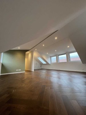 Helle Dachgeschosswohnung mit offener Wohnküche